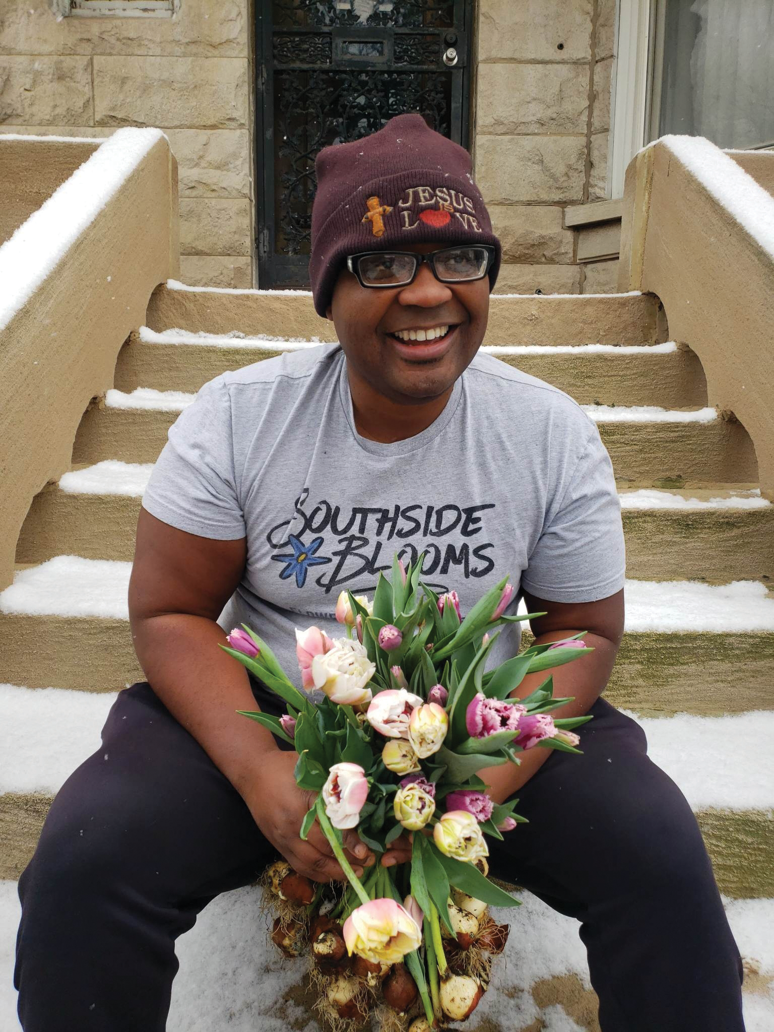 Quilen Blackwell sitting on stairs holding a floral arrangement